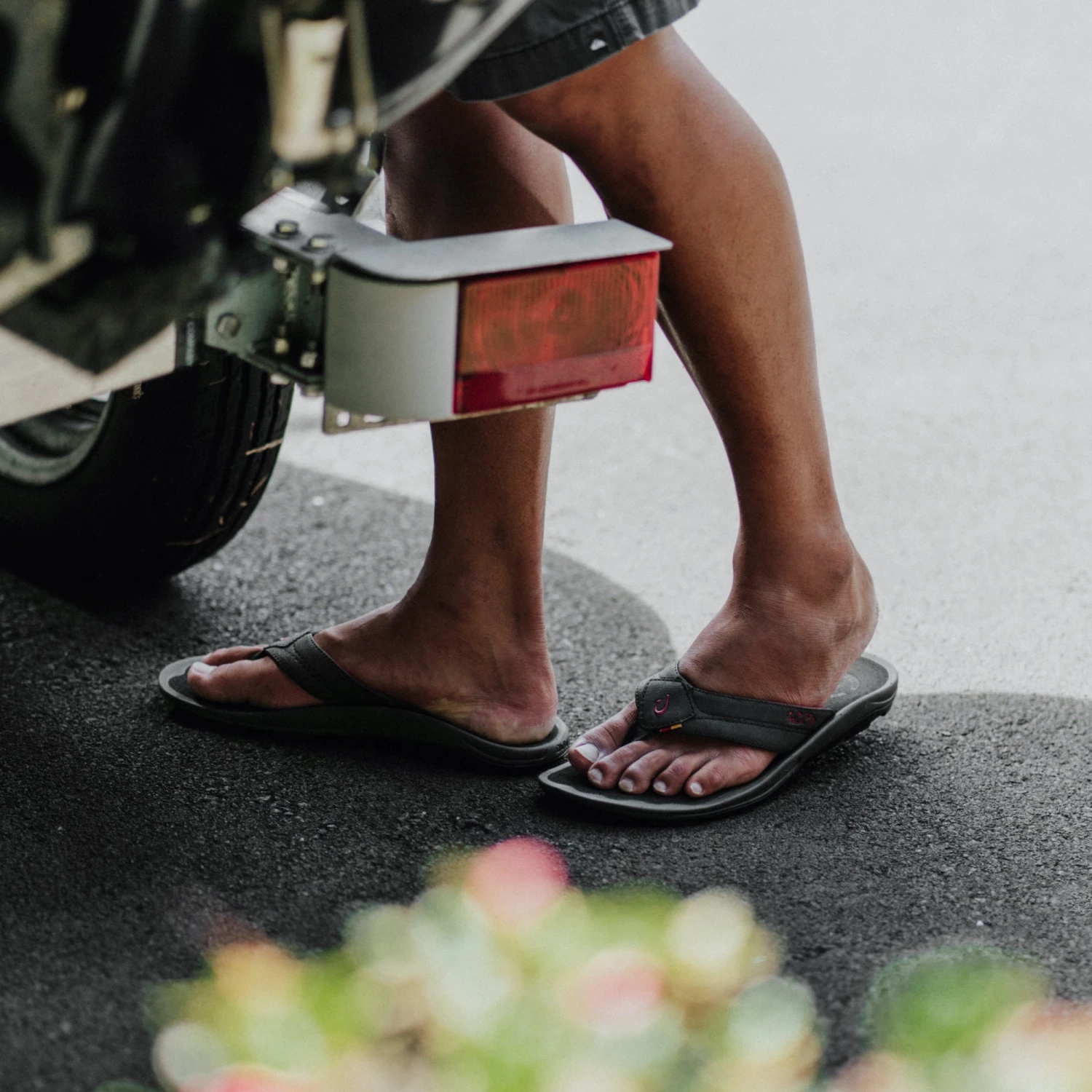 OluKai Kīpī - Black 4 OluKai Kīpī - Black - Image 2