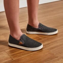 Front Page -OluKai Sale Store 20271 PVPV 101 W PEHUEA PavementPavement