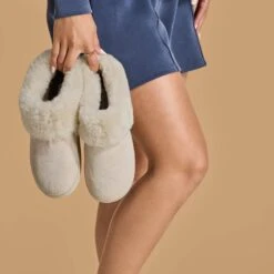 OluKai Ku‘i - Puka -OluKai Sale Store 20457 6A6A 104 W Kui PukaPuka