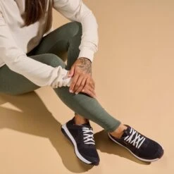 OluKai Huia - Black -OluKai Sale Store 20492 4040 102 W HUIA BlackBlack